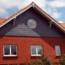 Fassadengestaltung mit Schiefer durch die Dachdeckerei Jean Kuhla aus Kuhstorf
